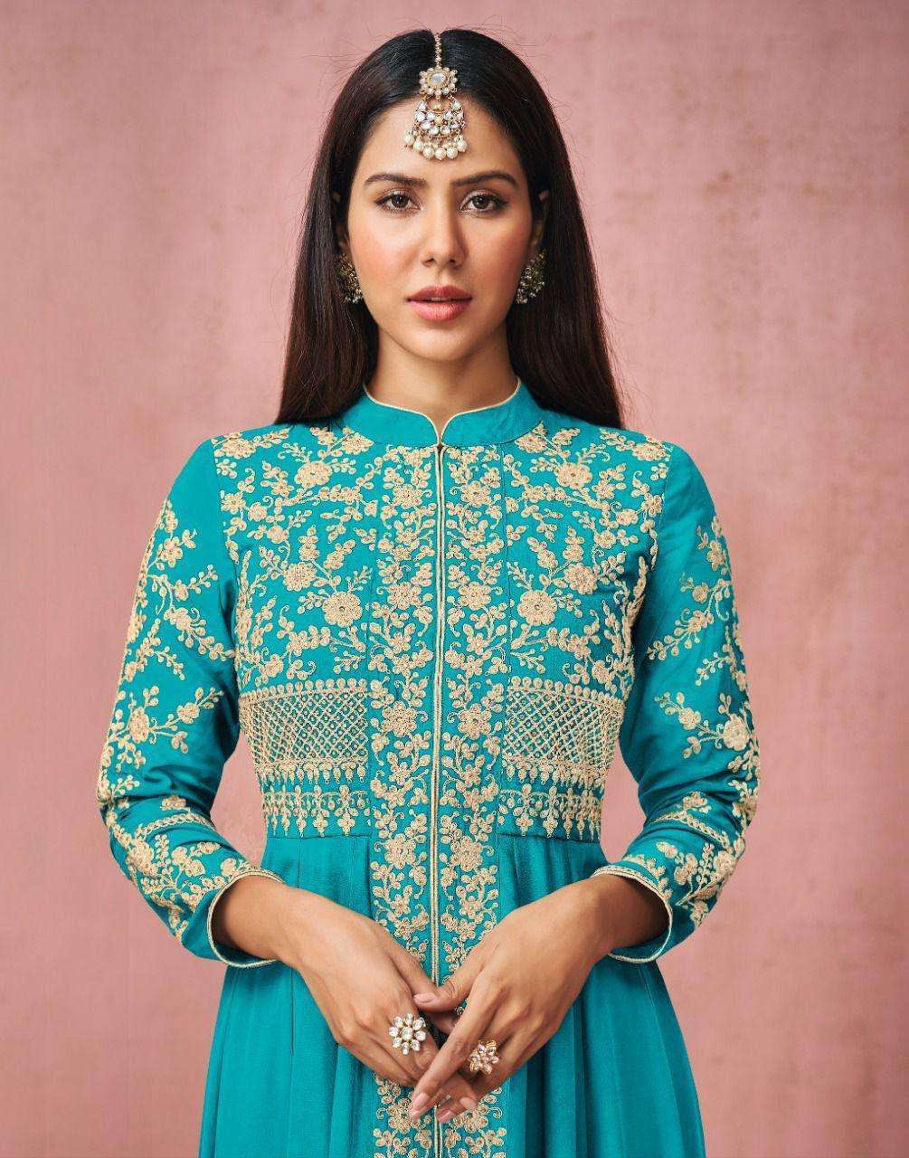 AASHIRWAD CREATION PRESENTS LATEST CATALOGUE SONAM WHOLESALE RATE IN SURAT