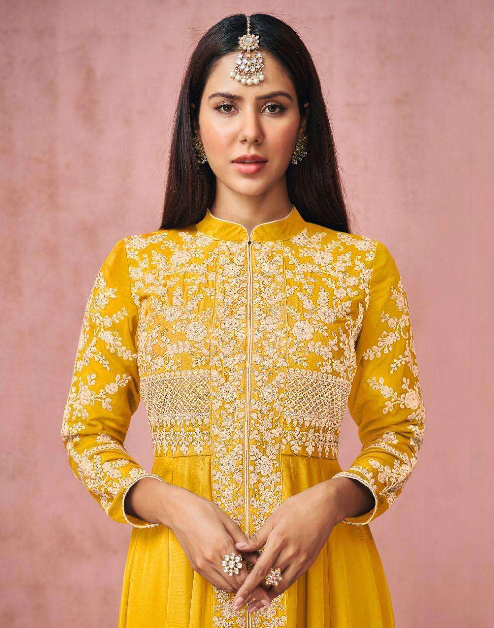 AASHIRWAD CREATION PRESENTS LATEST CATALOGUE SONAM WHOLESALE RATE IN SURAT