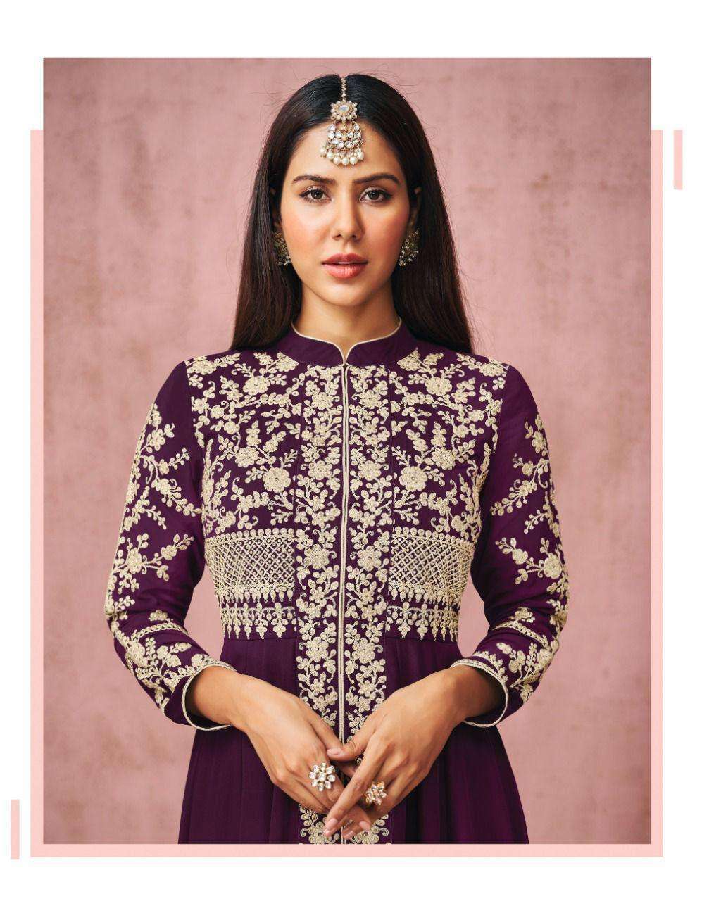 AASHIRWAD CREATION PRESENTS LATEST CATALOGUE SONAM WHOLESALE RATE IN SURAT