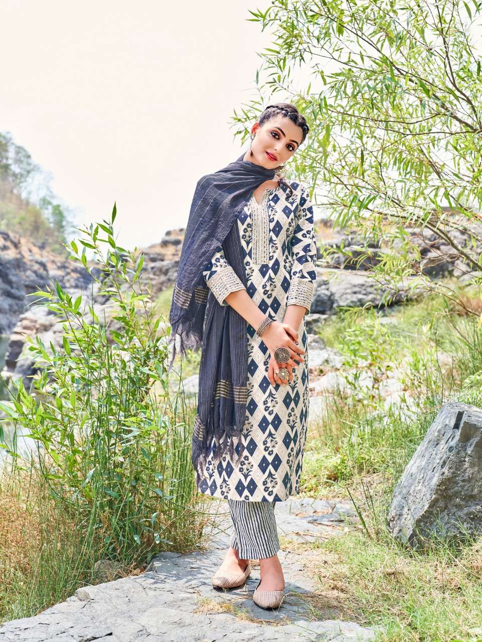 VITARA FASHION PRESENT AURELIUS READY TO WEAR CAPSUL PRINTED KURTI PANT WITH DUPATTA IN WHOLESALE PRICE IN SURAT - SAI DRESSES