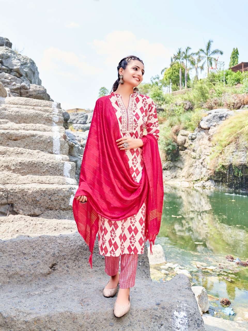 VITARA FASHION PRESENT AURELIUS READY TO WEAR CAPSUL PRINTED KURTI PANT WITH DUPATTA IN WHOLESALE PRICE IN SURAT - SAI DRESSES