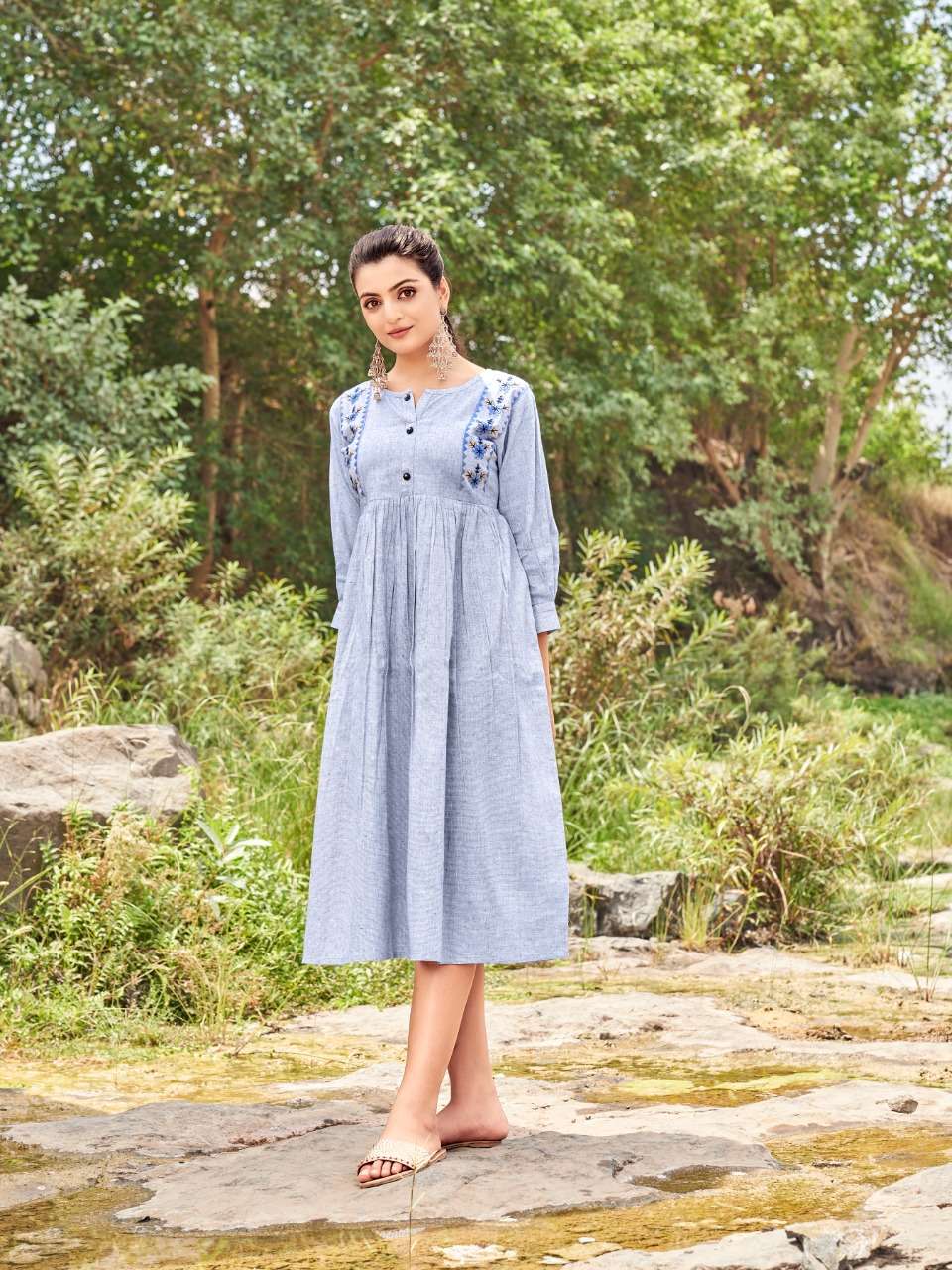 VITARA FASHION PRESENT FLORET EXCLUSIVE DESIGNER KURTIS IN WHOLESALE PRICE IN SURAT - SAI DRESSES