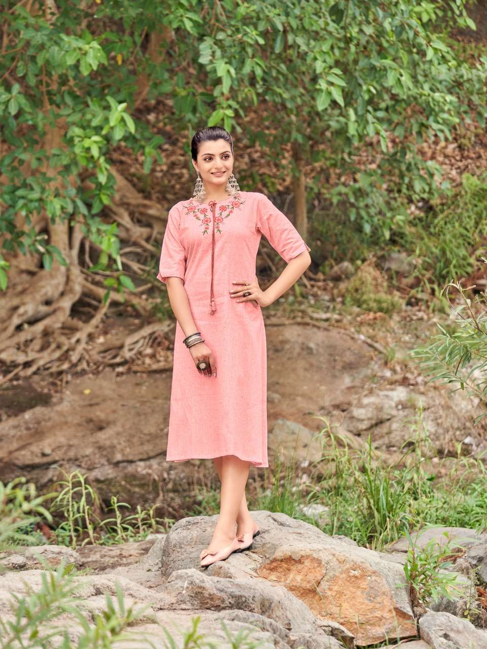 VITARA FASHION PRESENT FLORET EXCLUSIVE DESIGNER KURTIS IN WHOLESALE PRICE IN SURAT - SAI DRESSES