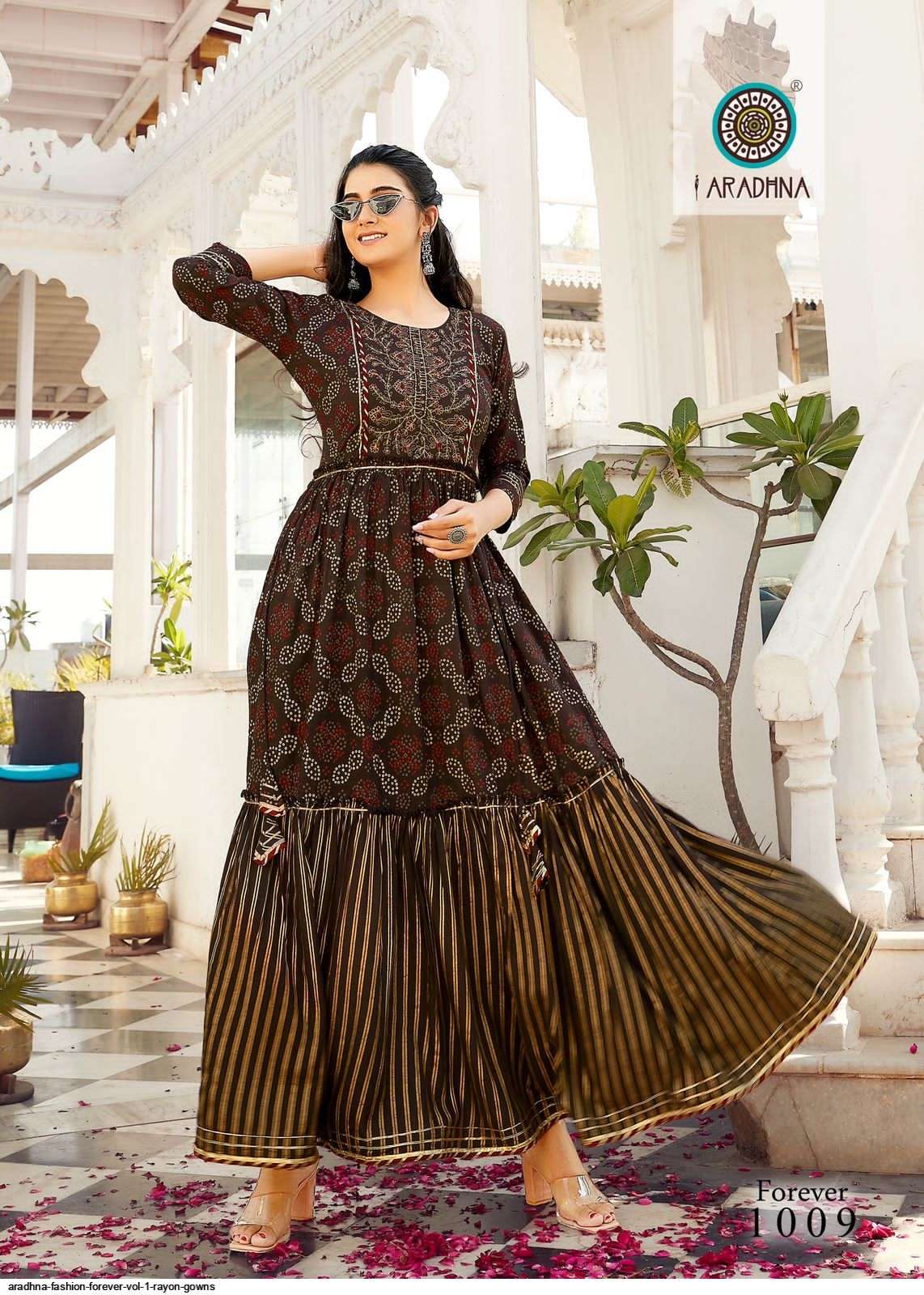 Latest fashion long on sale kurtis