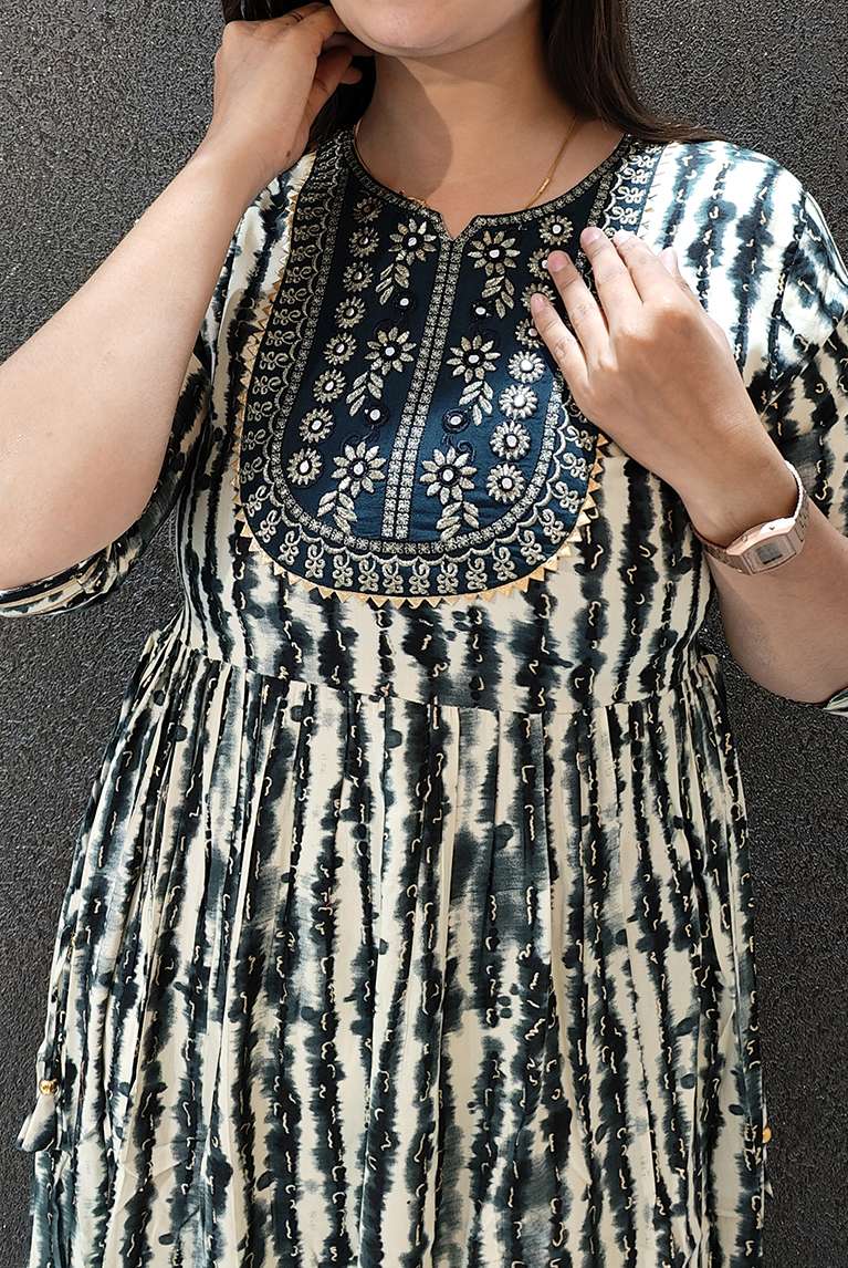 SAI DRESSES PRESENT D.NO 742 READY TO WEAR FANCY LONG DESIGNER KURTI COMBO COLLECTION IN WHOLESALE RATE IN SURAT