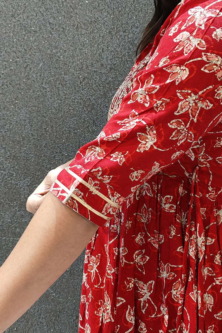 SAI DRESSES PRESENT D.NO 753 READY TO WEAR FANCY LONG DESIGNER KURTI COMBO COLLECTION IN WHOLESALE RATE IN SURAT