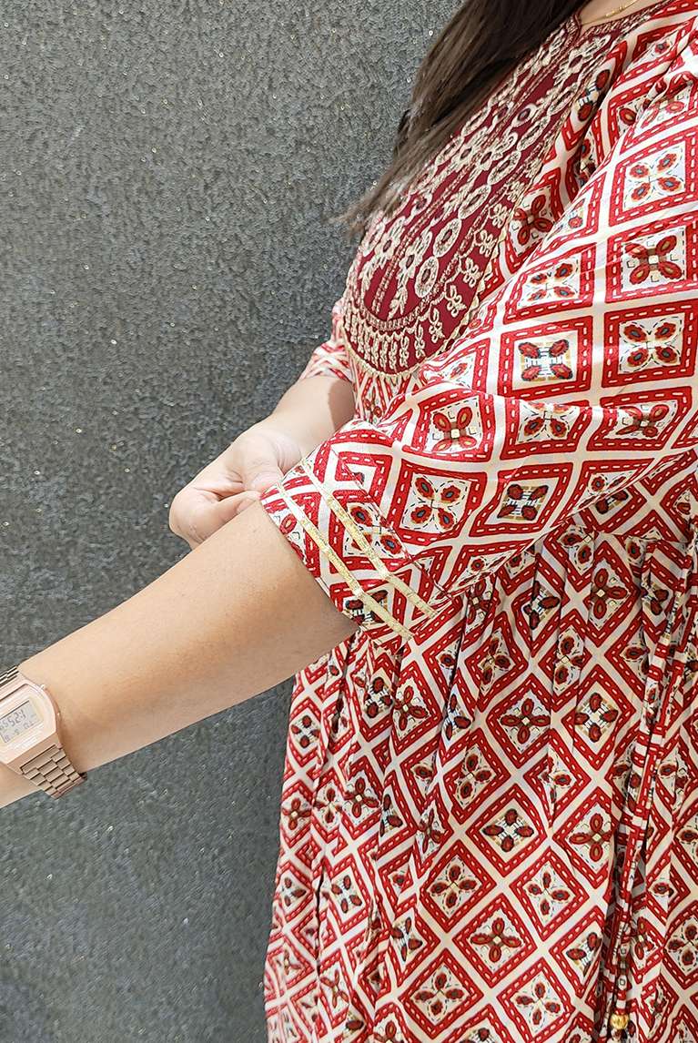 SAI DRESSES PRESENT D.NO 756 READY TO WEAR FANCY LONG DESIGNER KURTI COMBO COLLECTION IN WHOLESALE RATE IN SURAT