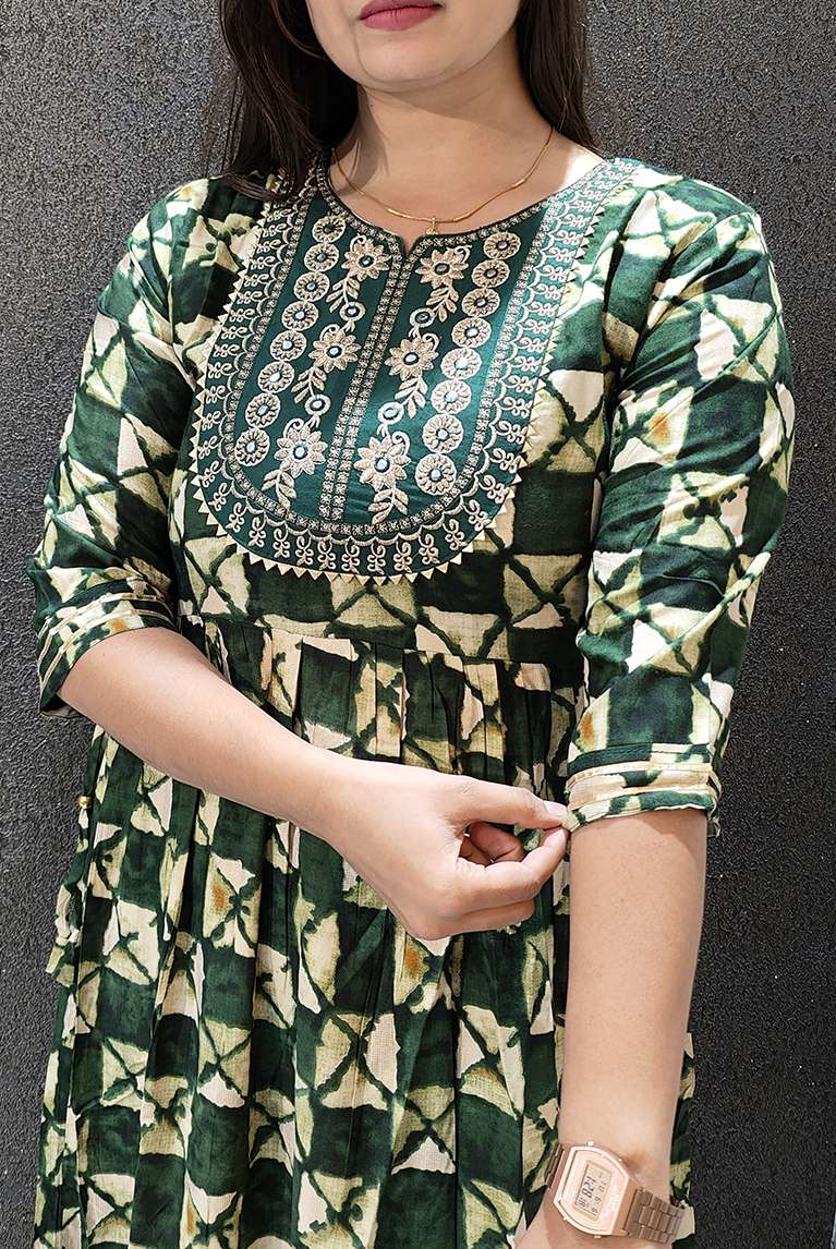 SAI DRESSES PRESENT D.NO 758 READY TO WEAR FANCY LONG DESIGNER KURTI COMBO COLLECTION IN WHOLESALE RATE IN SURAT