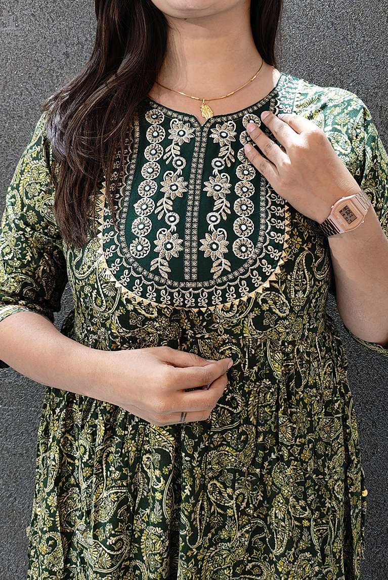 SAI DRESSES PRESENT D.NO 761 READY TO WEAR FANCY LONG DESIGNER KURTI COMBO COLLECTION IN WHOLESALE RATE IN SURAT