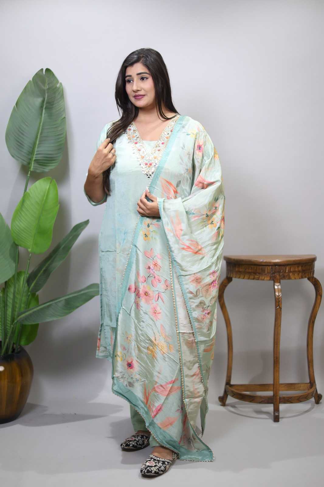 PURE SHIMMER WITH HEAVY HANDWORK.1 4 PIECE COMBO SUITS IN WHOLESALE RATE IN SURAT 