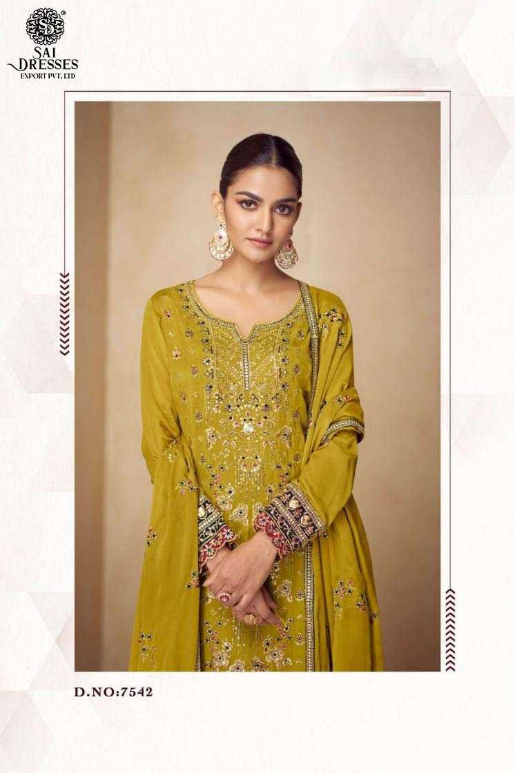 TIMELESS FESTIVE GRACE – ELEGANCE WOVEN IN TRADITION AND COLOR