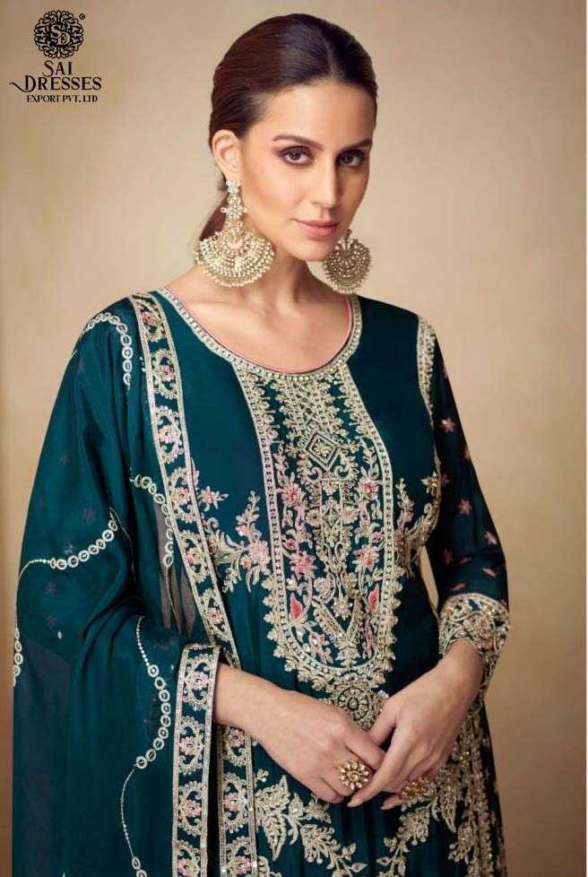 TIMELESS FESTIVE GRACE – ELEGANCE WOVEN IN TRADITION AND COLOR