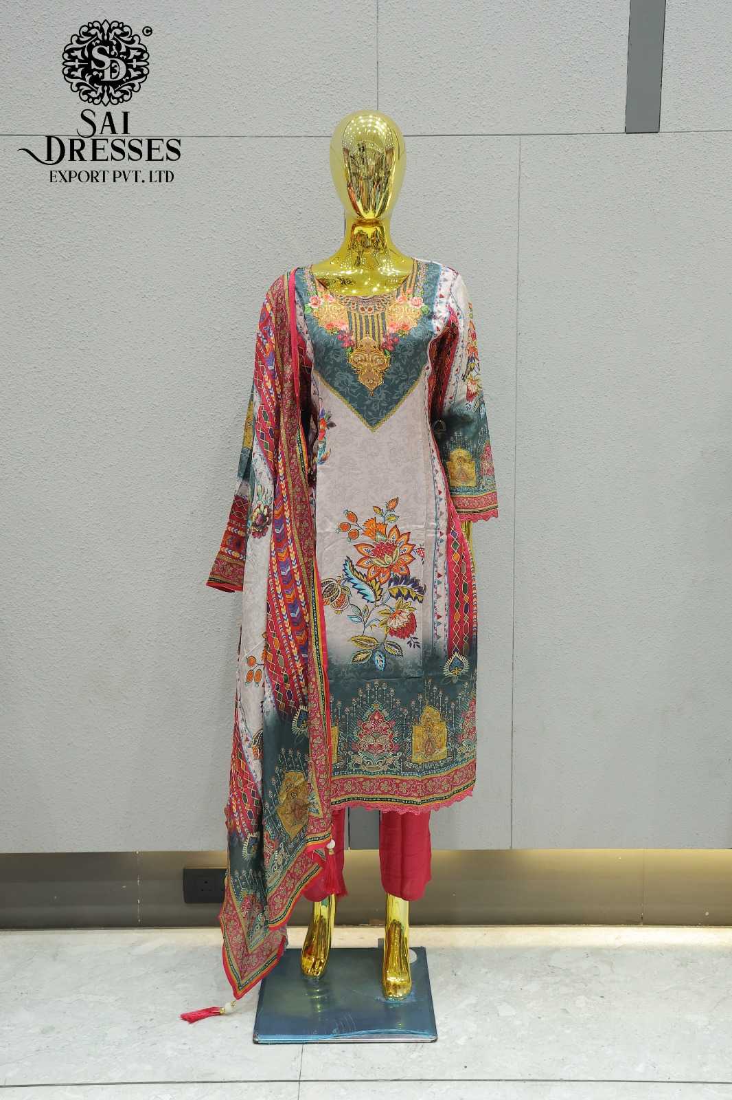 PURE MASLIN HEAVY HANDWORK DESIGNER SUIT IN OFF WHITE WITH DEEP GREEN AND RANI PINK DETAILING