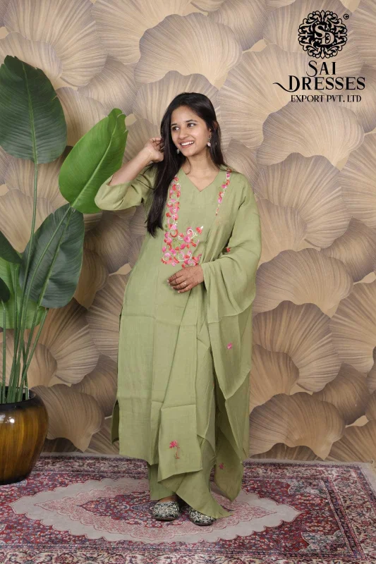 MAL CHANDERI CLASSIC THREAD WORK ETHNIC SUIT SET